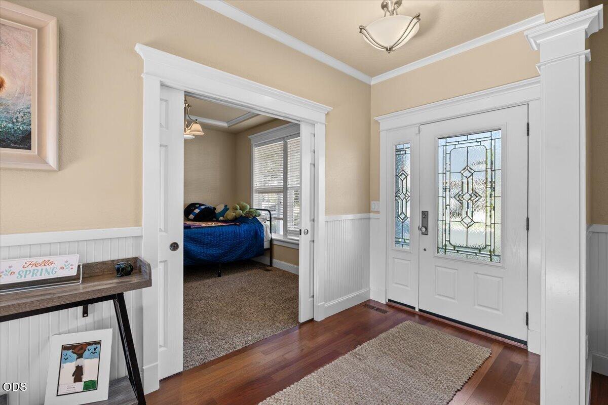 928 Buck Point Street Central Point, OR 97502 - Photo 5 of 43