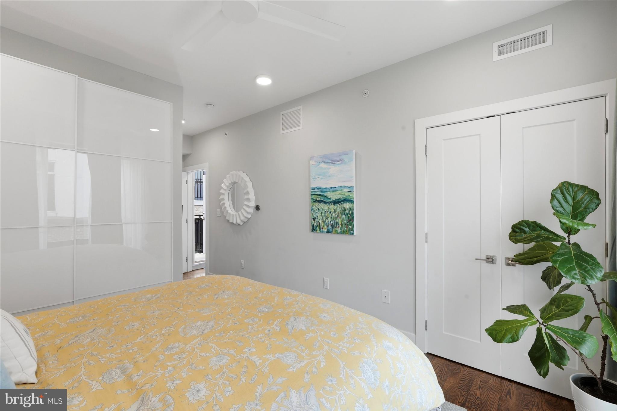 2735 West George Street Philadelphia, PA 19130 - Photo 13 of 29