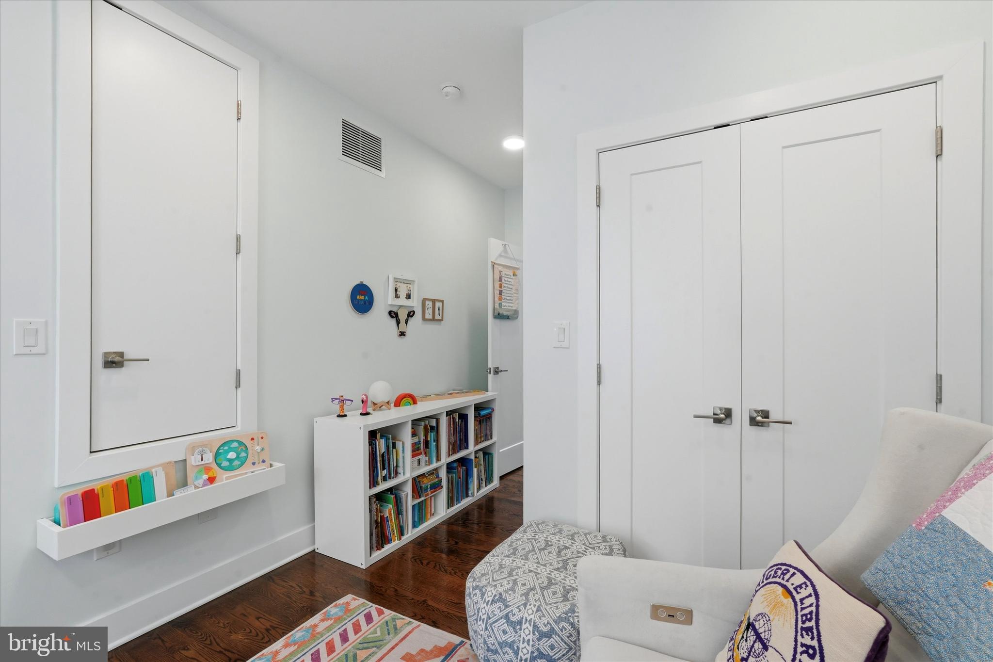 2735 West George Street Philadelphia, PA 19130 - Photo 18 of 29