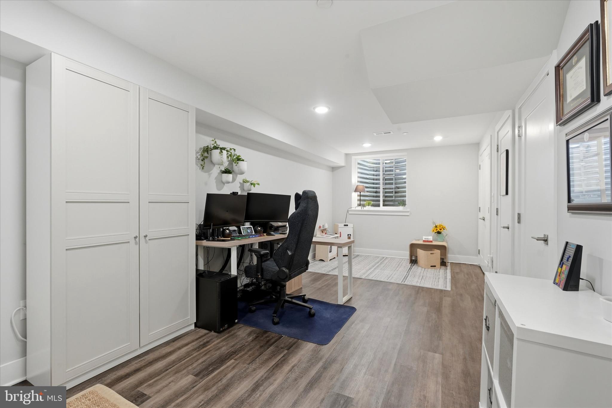2735 West George Street Philadelphia, PA 19130 - Photo 27 of 29