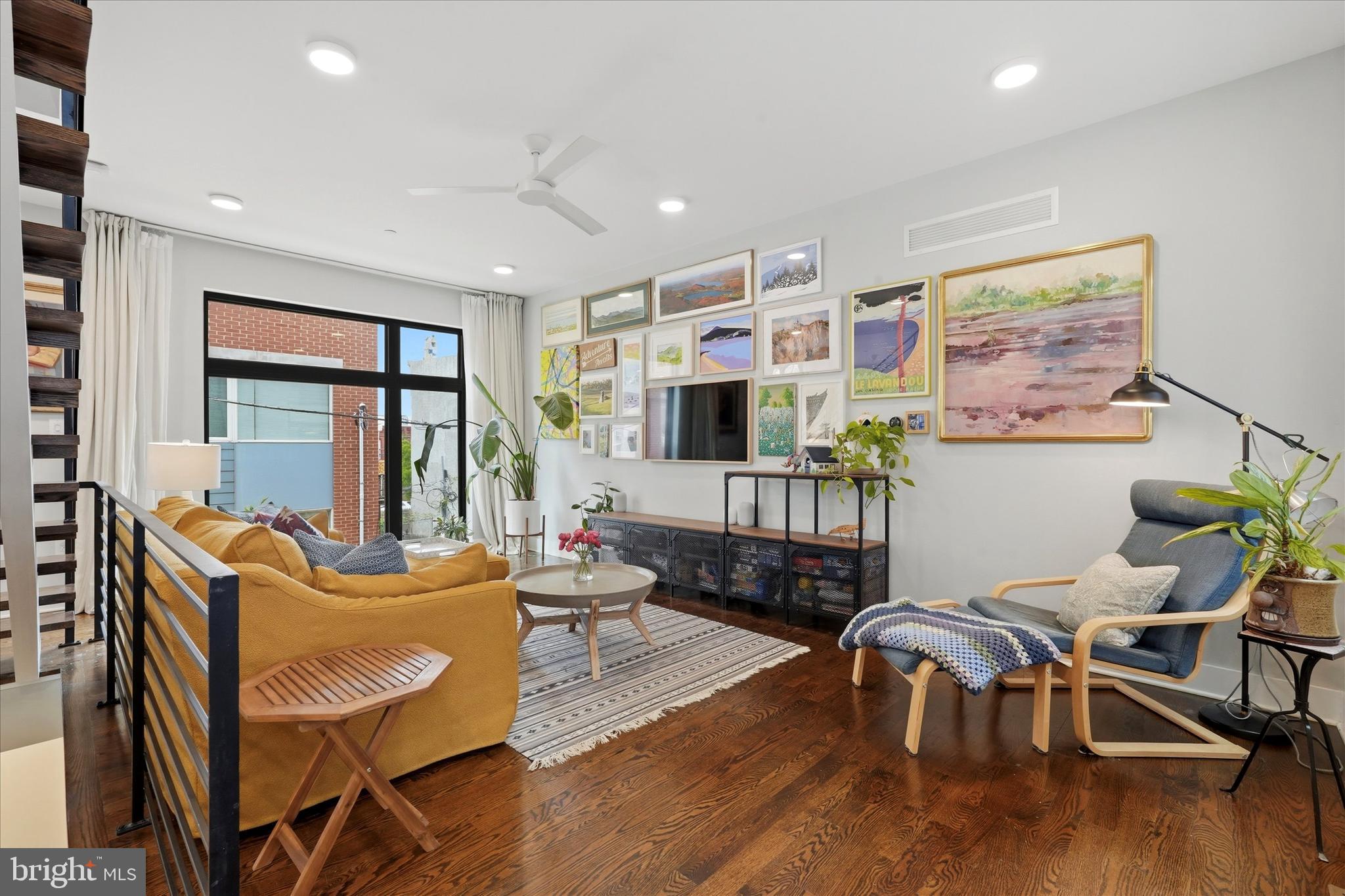 2735 West George Street Philadelphia, PA 19130 - Photo 3 of 29
