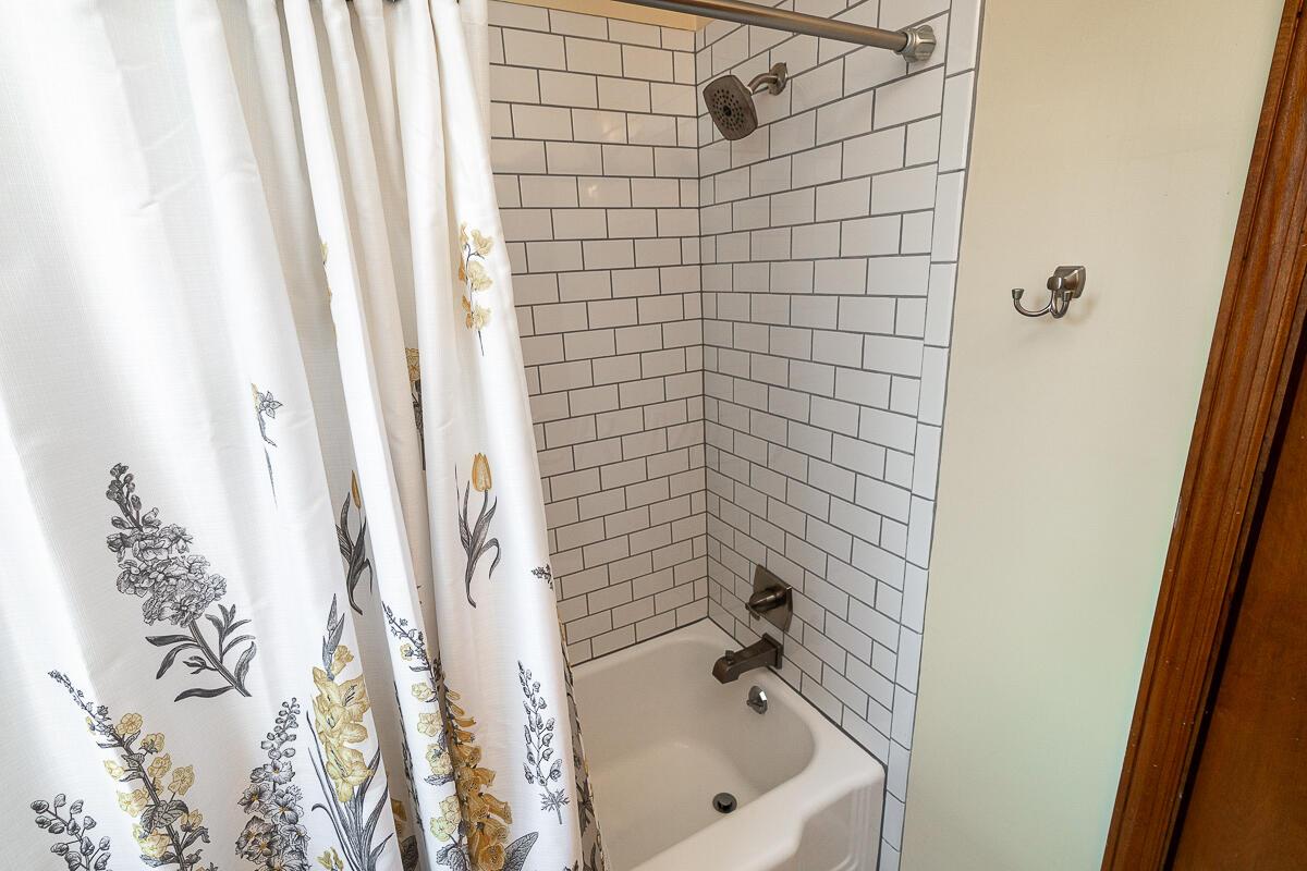 2716 Welsford Road Columbus, OH 43221 - Photo 29 of 46 Upstairs Bathroom