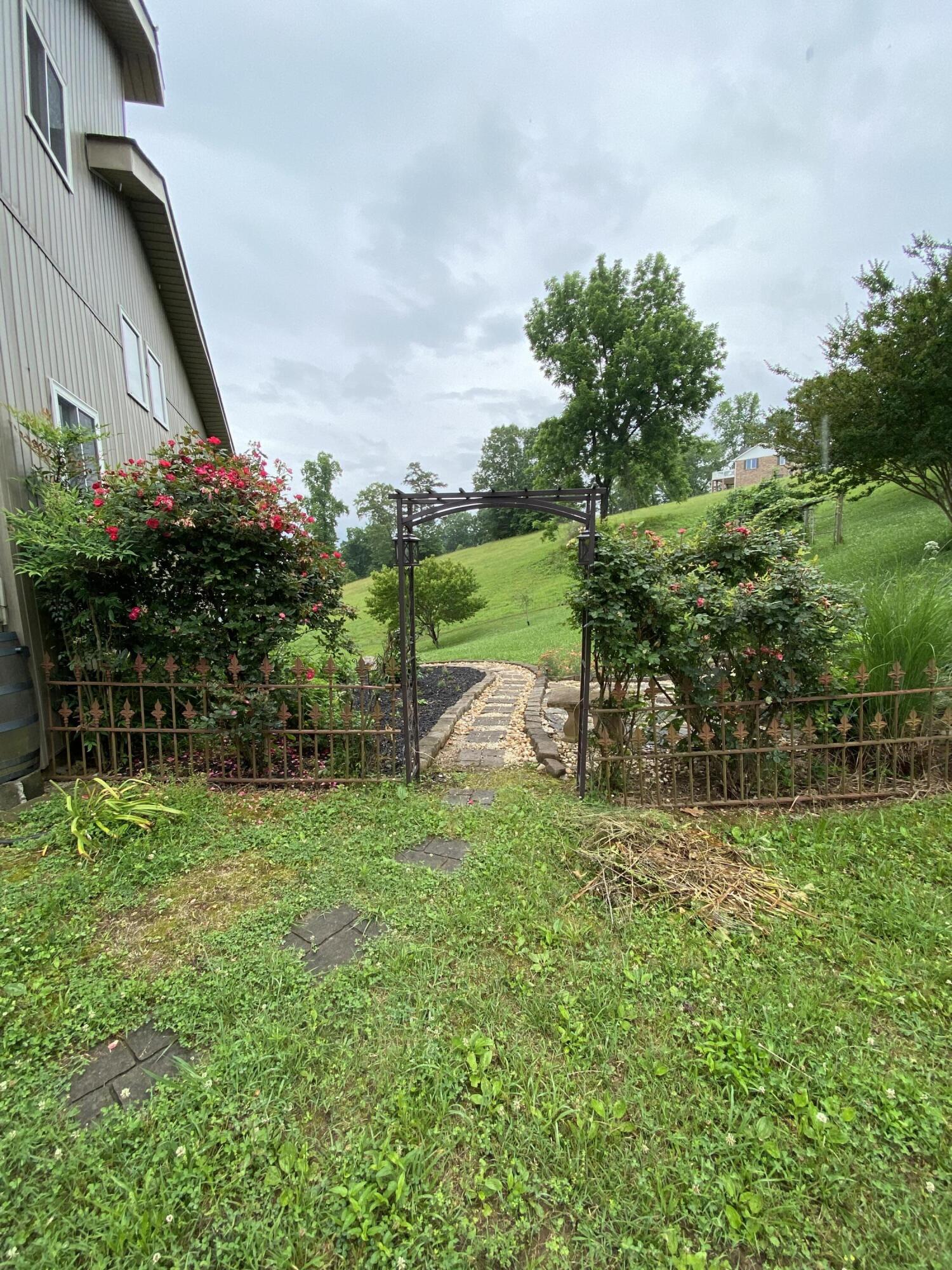 381 Mariner Point Road La Follette, TN 37766 - Photo 5 of 36 28334554-9B5B-460C-8B18-B8B6661E6661