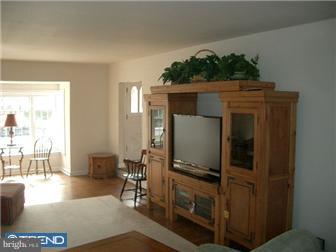 332 Sinkler Road Wyncote, PA 19095 - Photo 5 of 12 Living Room