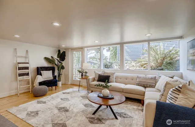 $4,050 | 102 Northwest 43rd Street, Seattle, WA 98107