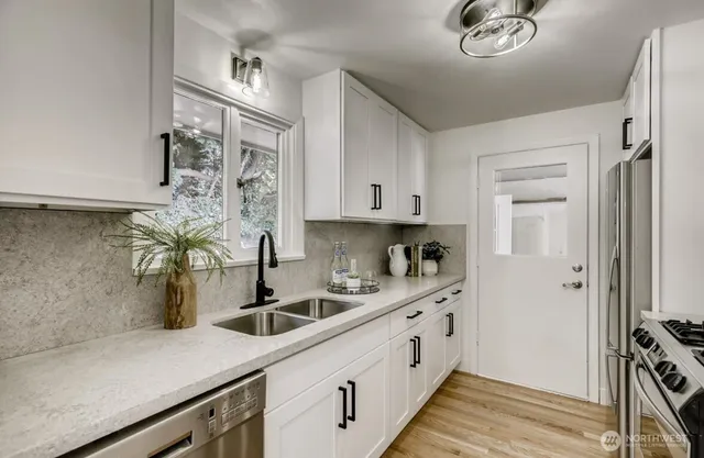 $4,050 | 102 Northwest 43rd Street, Seattle, WA 98107