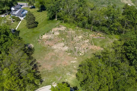 $250,000 | 1 High Point Circle, Hawthorn Woods, IL 60047