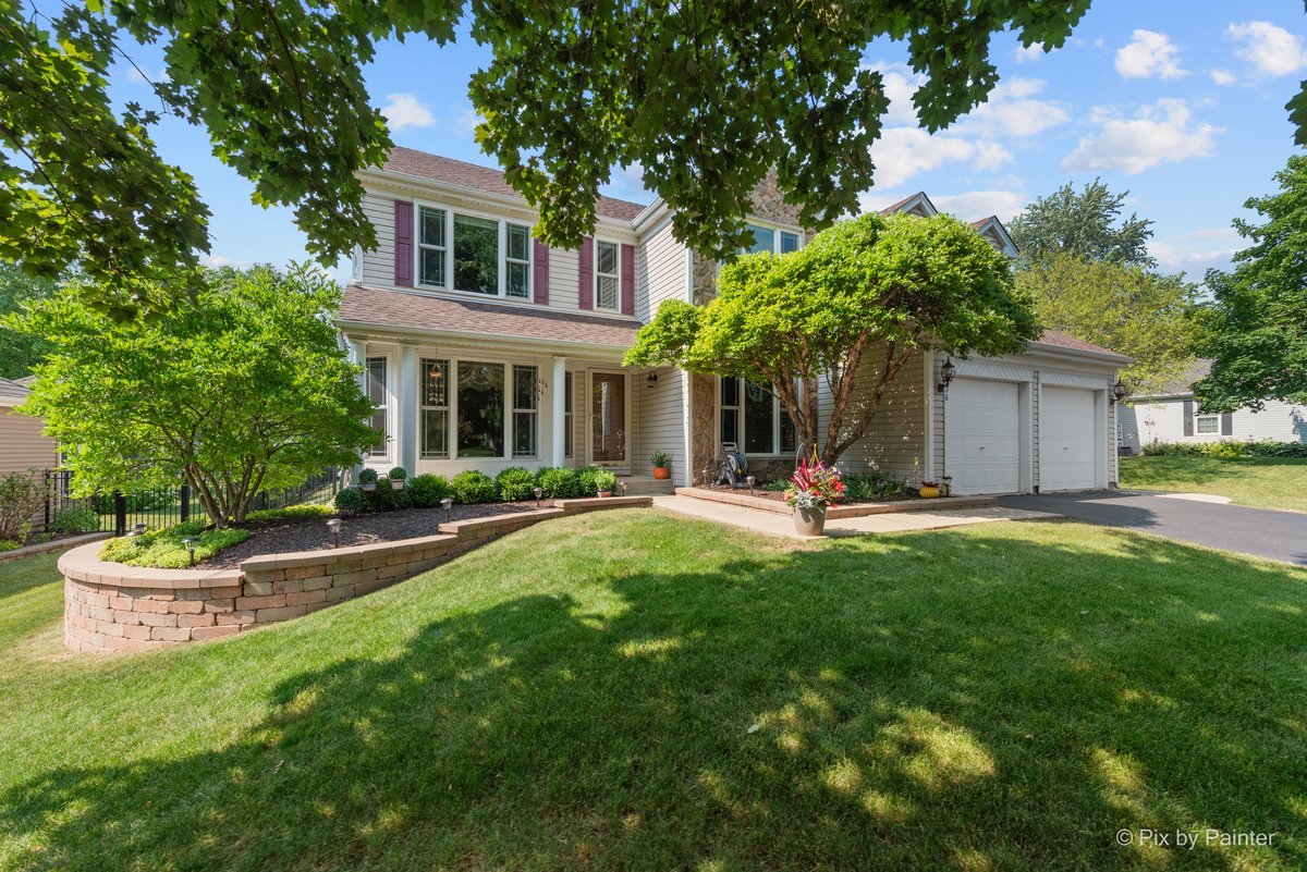 936 Ridgewood Drive Cary, IL 60013 - Photo 1 of 45 a house view with a garden space