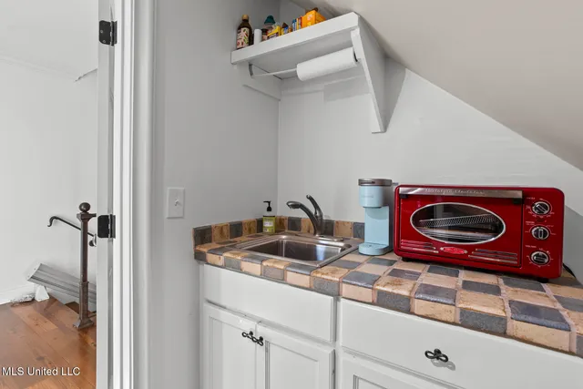 $1,100,000 | 15 Eastparke Drive, Jackson, MS 39211