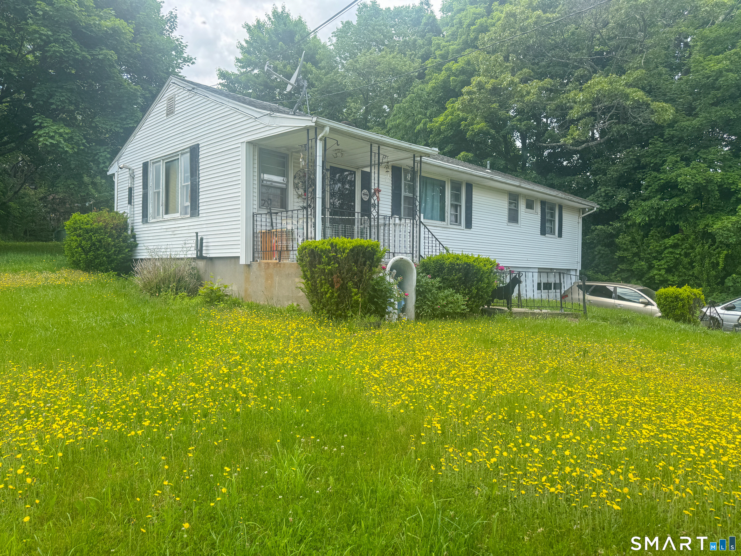 140 Bailey Avenue Meriden, CT 06451 - Photo 3 of 31