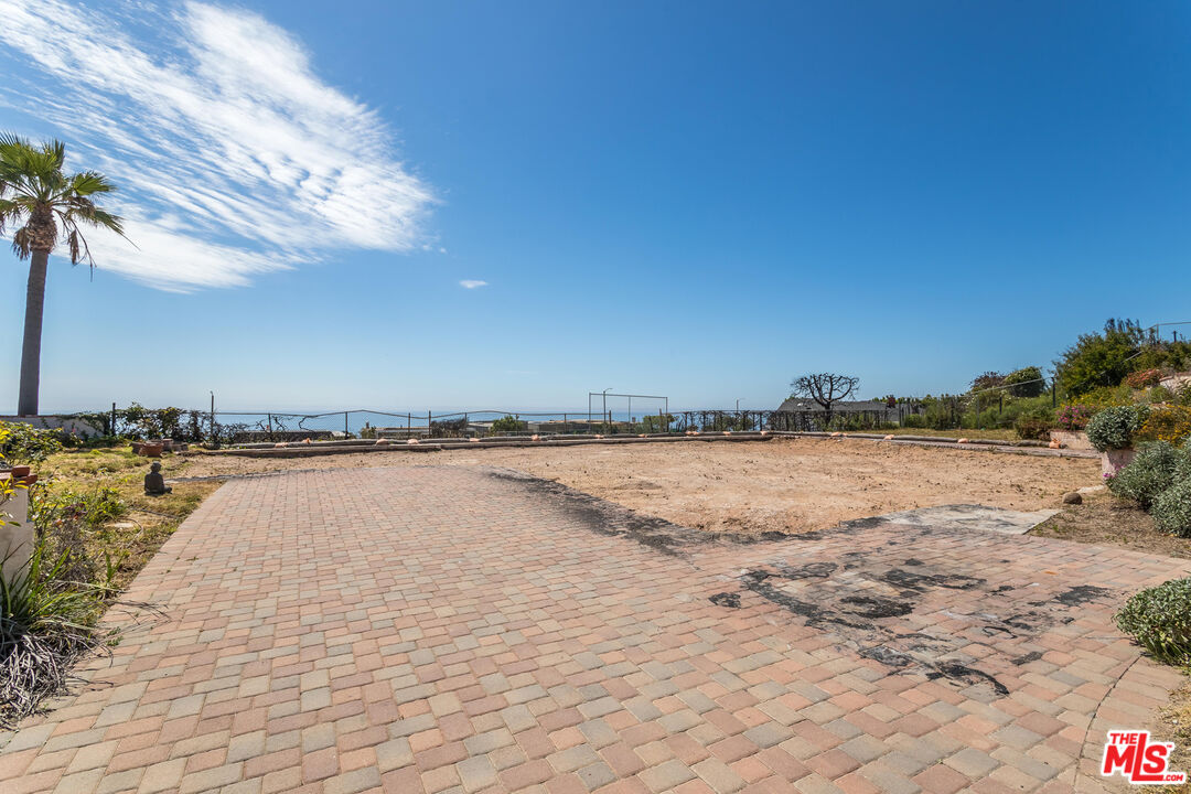 3813 Surfwood Road Malibu, CA 90265 - Photo 3 of 12