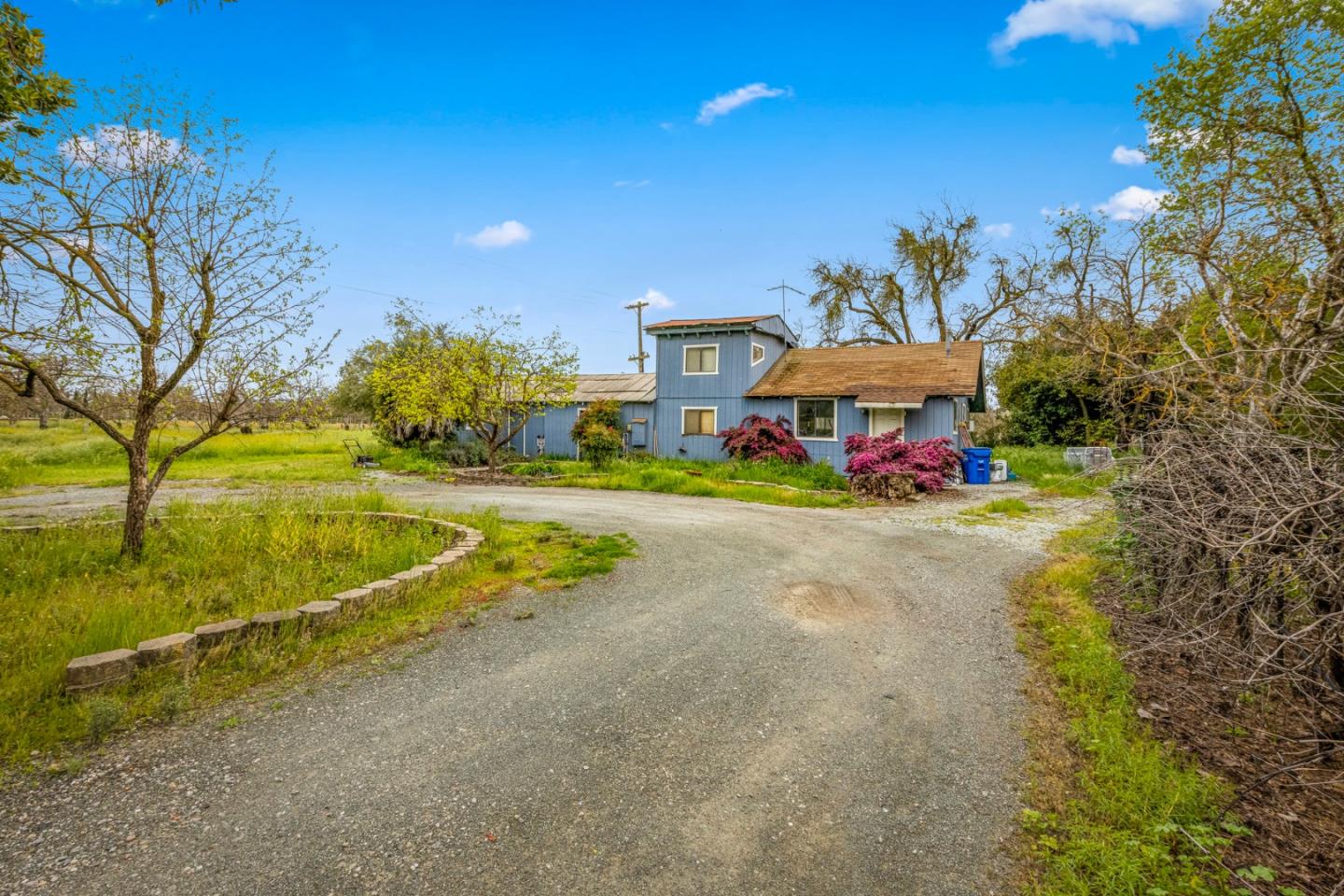 13755 Columbet Avenue San Martin, CA 95046 - Photo 47 of 61 a view of a basket ball ground