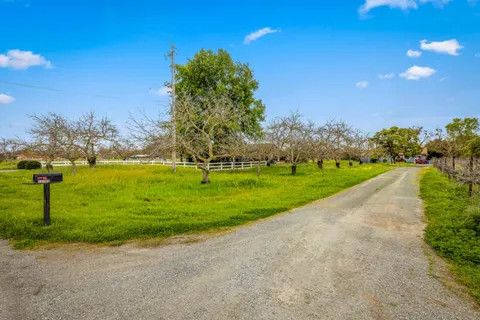 $1,750,000 | 13755 Columbet Avenue, San Martin, CA 95046