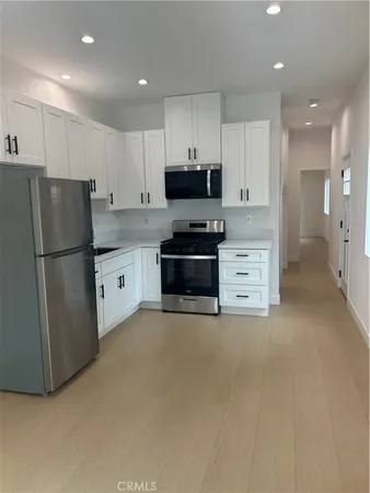 $2,000 | 11052 Emelita Street, North Hollywood, CA 91601