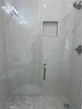 $2,000 | 11052 Emelita Street, North Hollywood, CA 91601