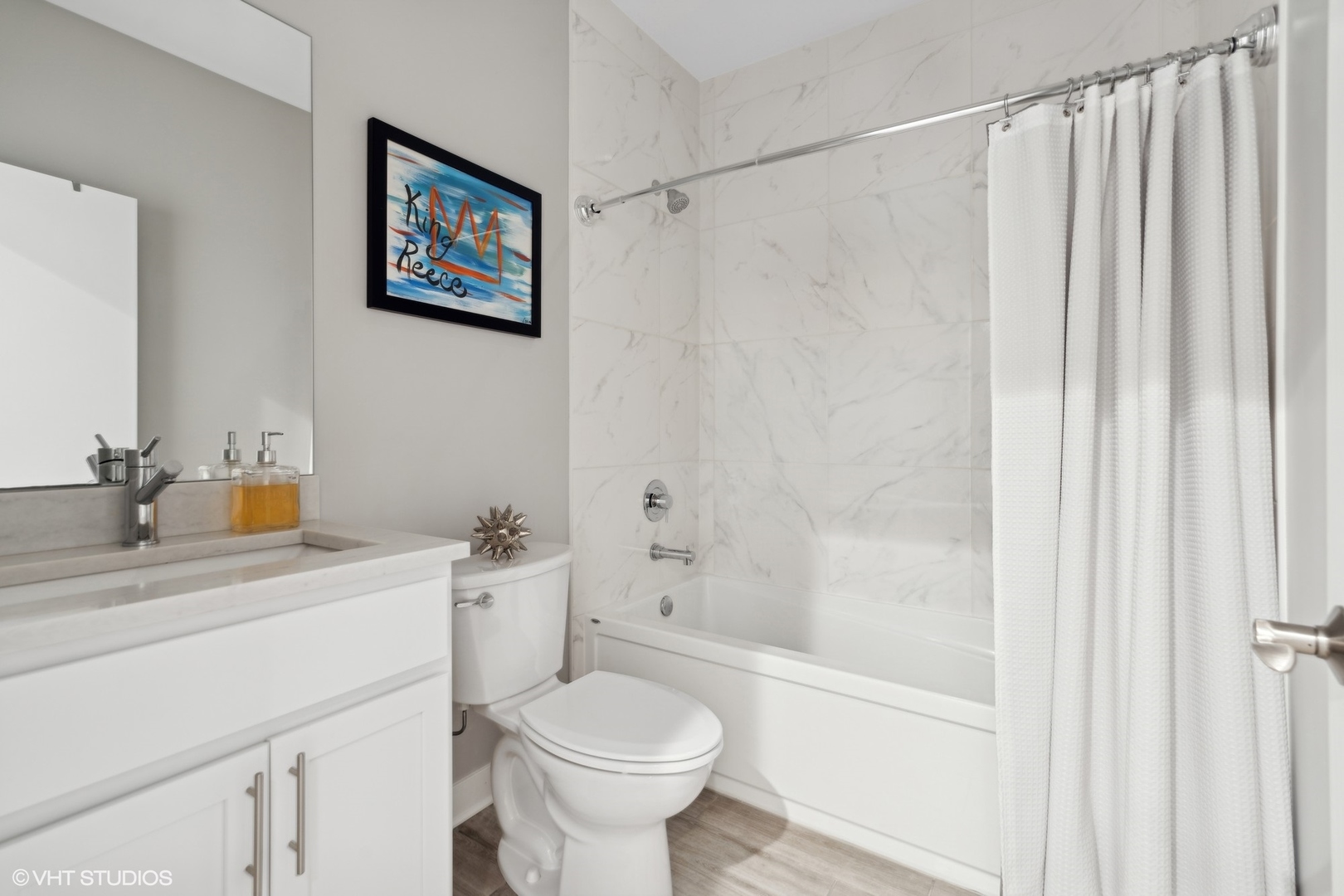 1449 East 65th Place, Unit 1 Chicago, IL 60637 - Photo 8 of 18 a bathroom with a sink a toilet and a bathtub