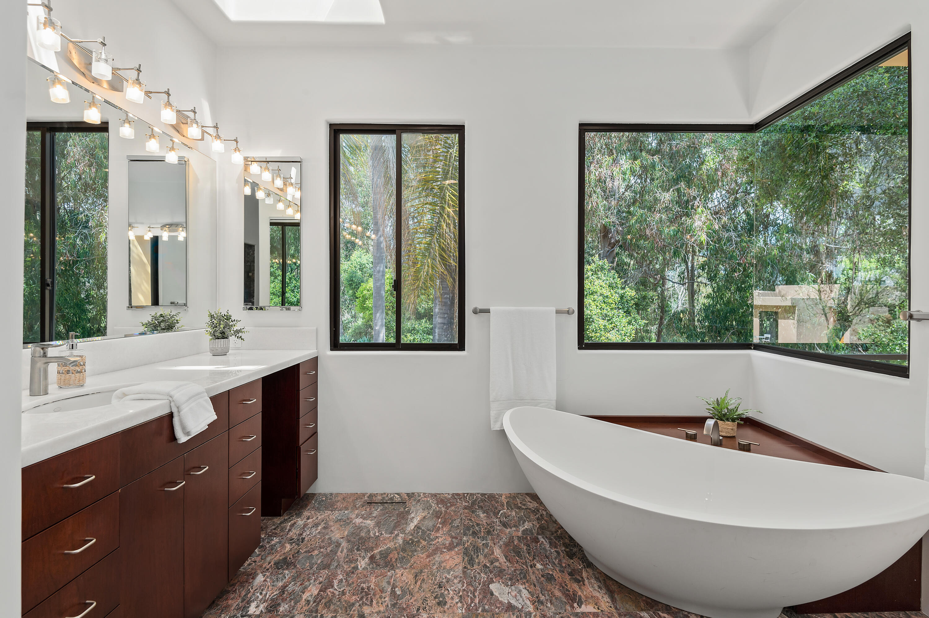 1181 Glenview Road Santa Barbara, CA 93108 - Photo 24 of 46 a bathroom with a large tub sink and mirror