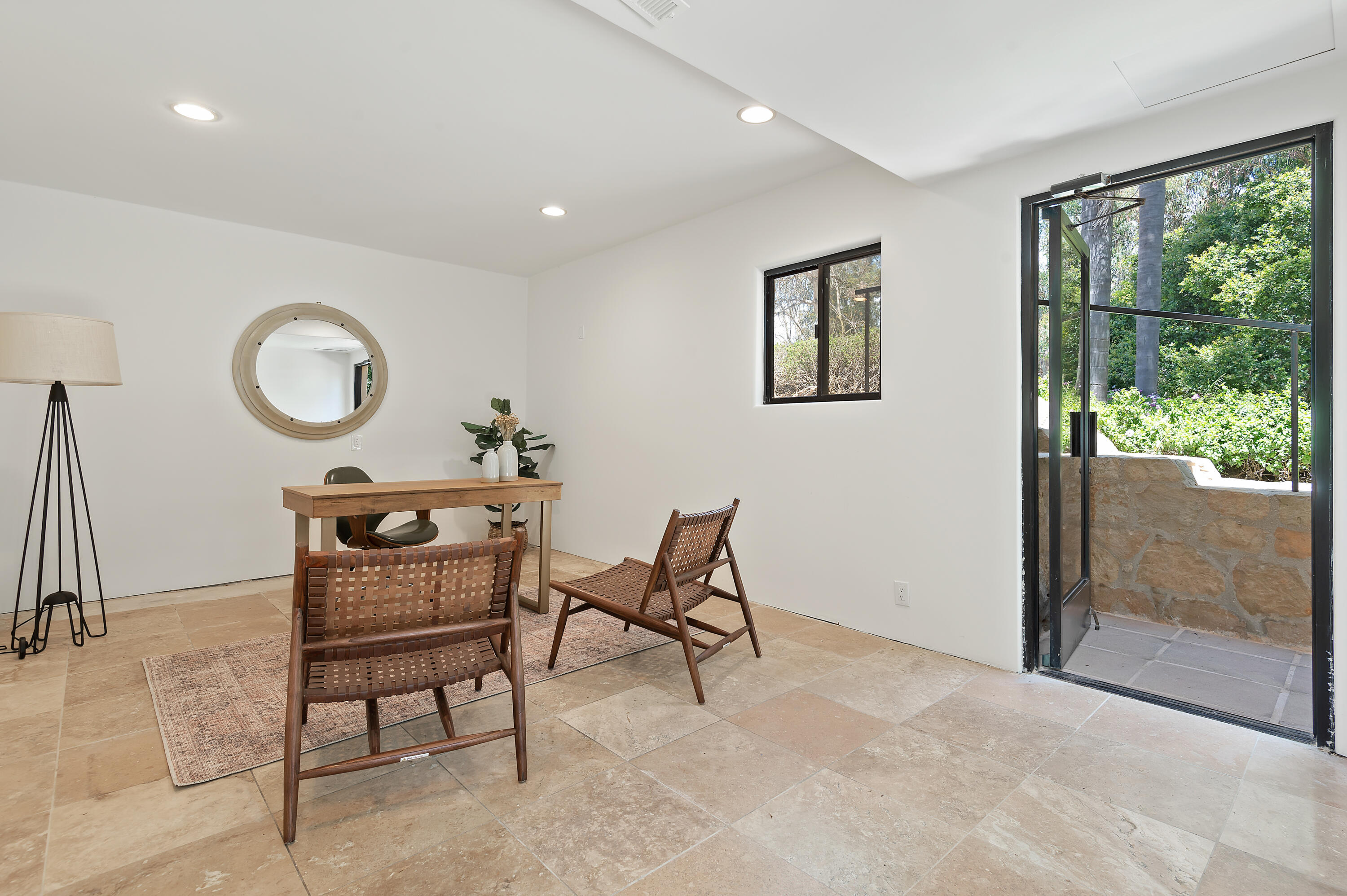 1181 Glenview Road Santa Barbara, CA 93108 - Photo 32 of 46 a workspace with furniture