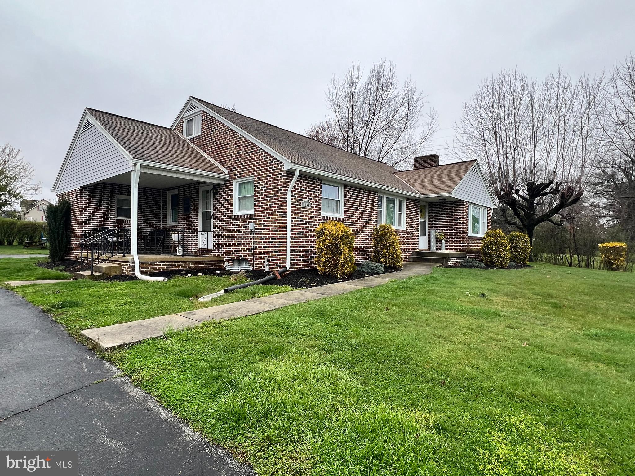 1096 Roth Church Rd Spring Grove Pa Spring Grove, PA 17362 - Photo 3 of 28