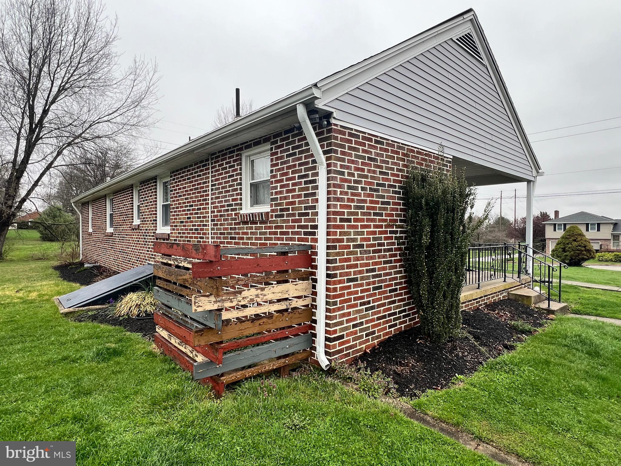 1096 Roth Church Rd Spring Grove Pa Spring Grove, PA 17362 - Photo 8 of 28
