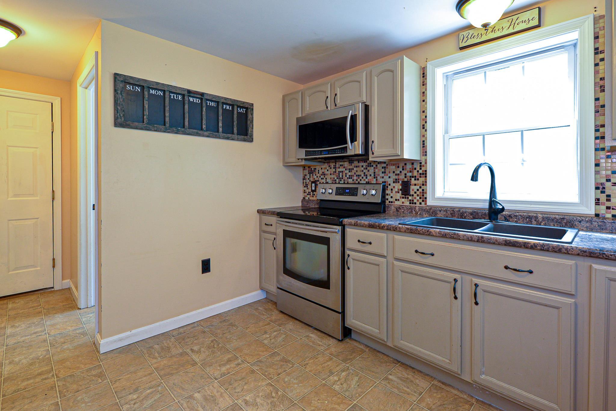 28 Haven Hill Road, Unit B Rochester, NH 03867 - Photo 5 of 34