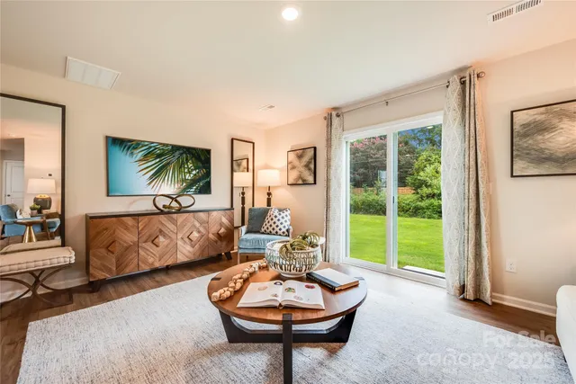 $469,999 | 10010 Chatham Run Lane, Charlotte, NC 28262