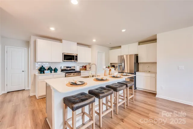 $469,999 | 10010 Chatham Run Lane, Charlotte, NC 28262