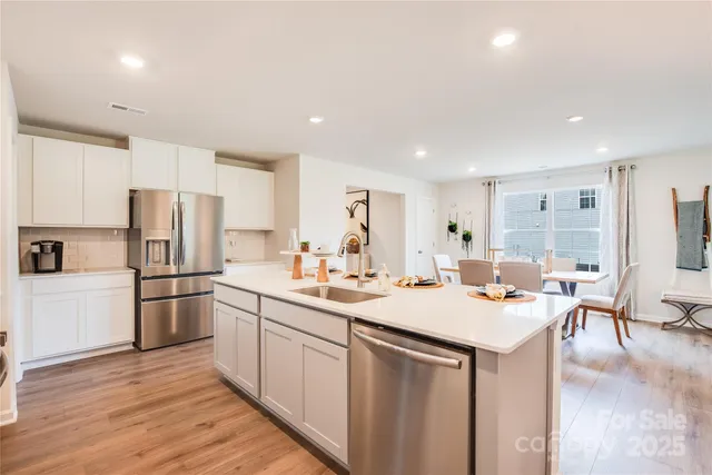 $469,999 | 10010 Chatham Run Lane, Charlotte, NC 28262