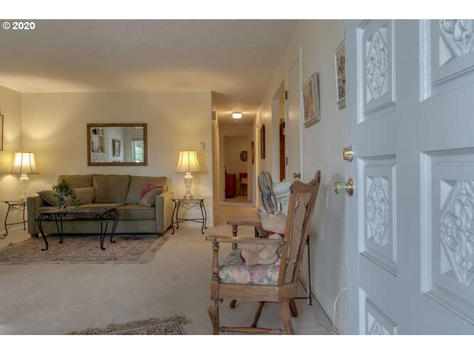 3907 Southeast Rural Street Portland, OR 97202 - Photo 3 of 27 Gallery Image 3