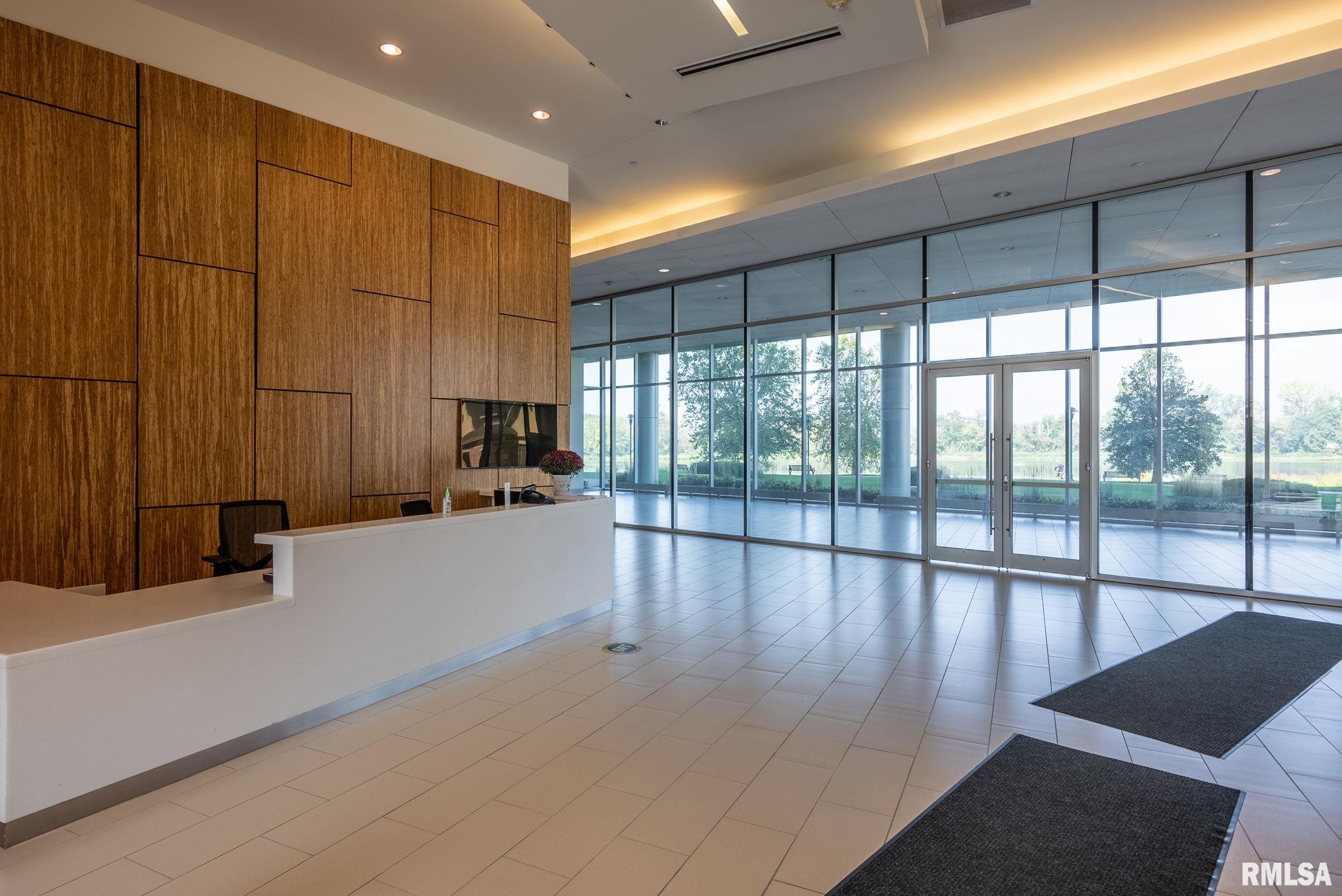 1 Montgomery Drive Moline, IL 61265 - Photo 5 of 46