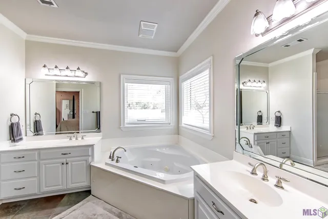 $665,000 | 126 Oakdale Loop, Houma, LA 70360