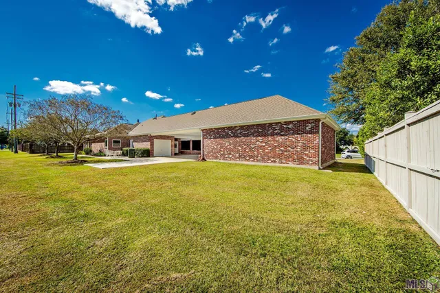 $665,000 | 126 Oakdale Loop, Houma, LA 70360