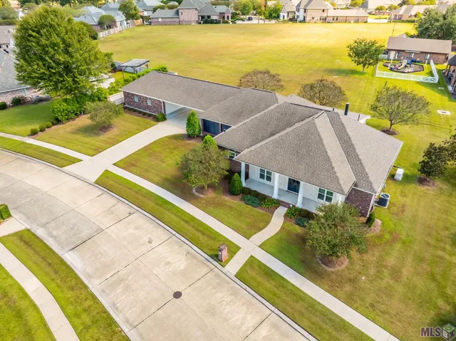 $665,000 | 126 Oakdale Loop, Houma, LA 70360