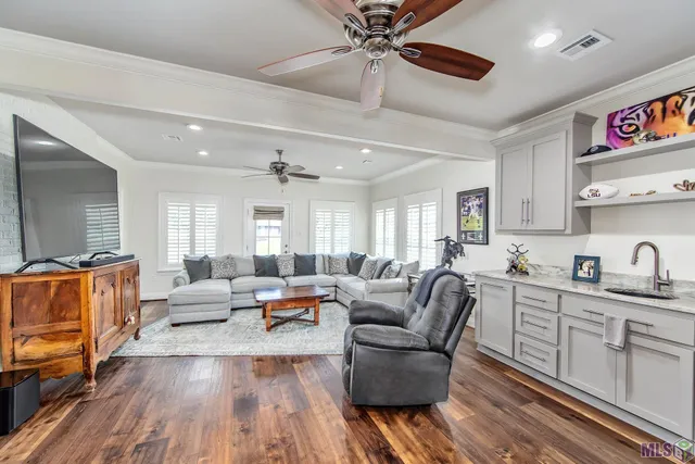 $665,000 | 126 Oakdale Loop, Houma, LA 70360