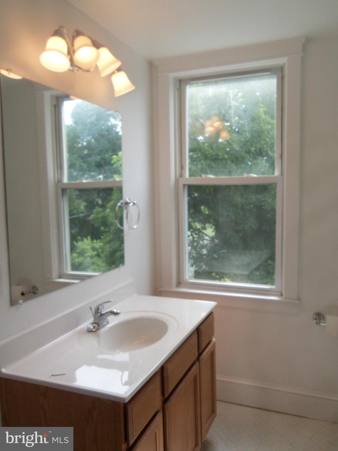4917 Catalpha Road Baltimore, MD 21214 - Photo 18 of 28 Bath