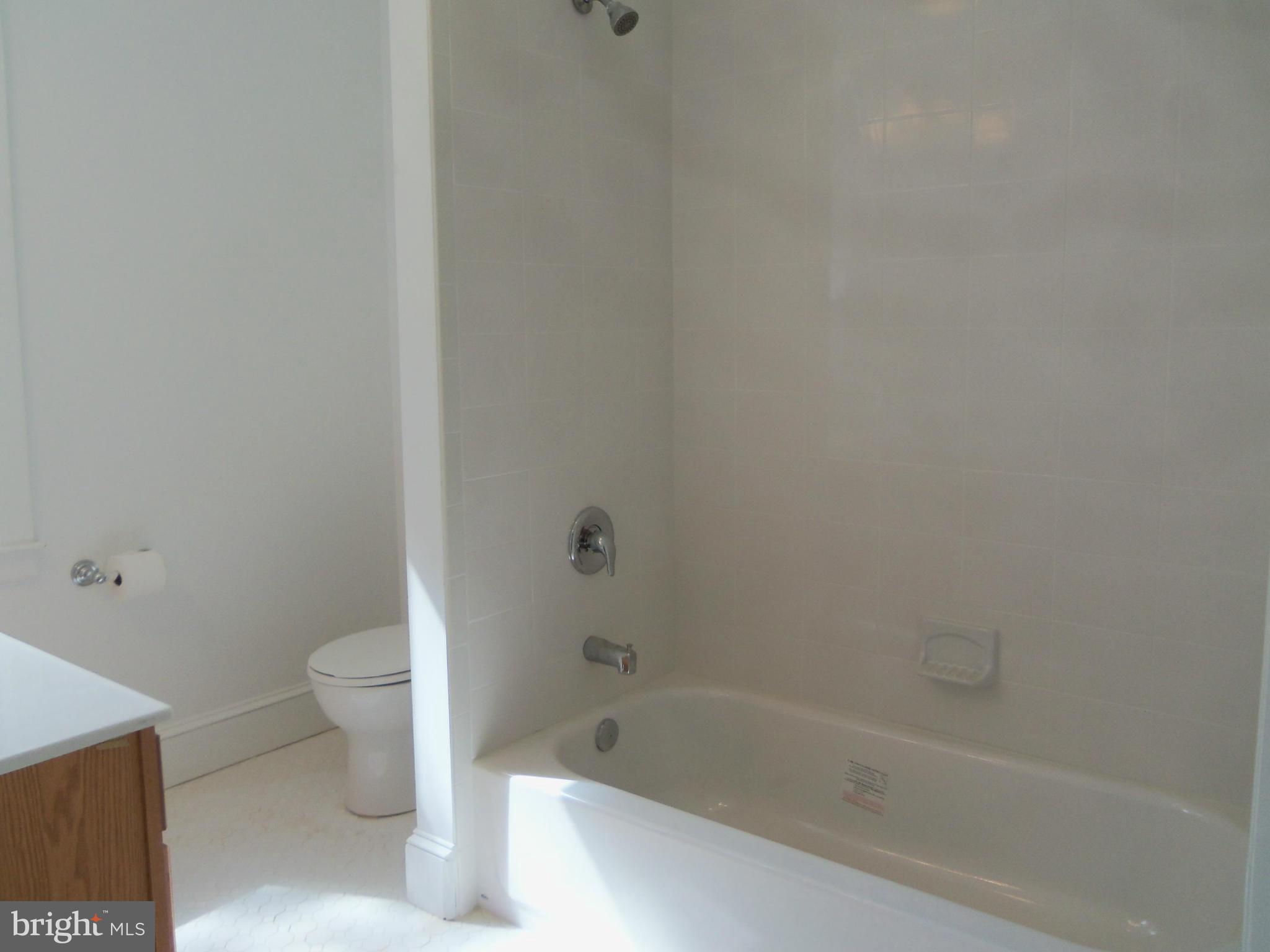 4917 Catalpha Road Baltimore, MD 21214 - Photo 19 of 28 Bath