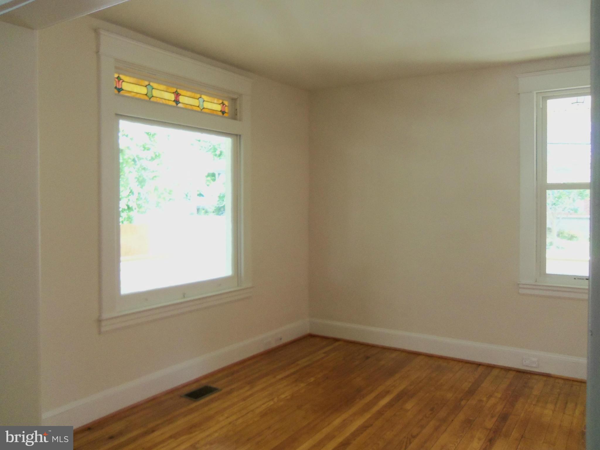 4917 Catalpha Road Baltimore, MD 21214 - Photo 7 of 28 Living Room