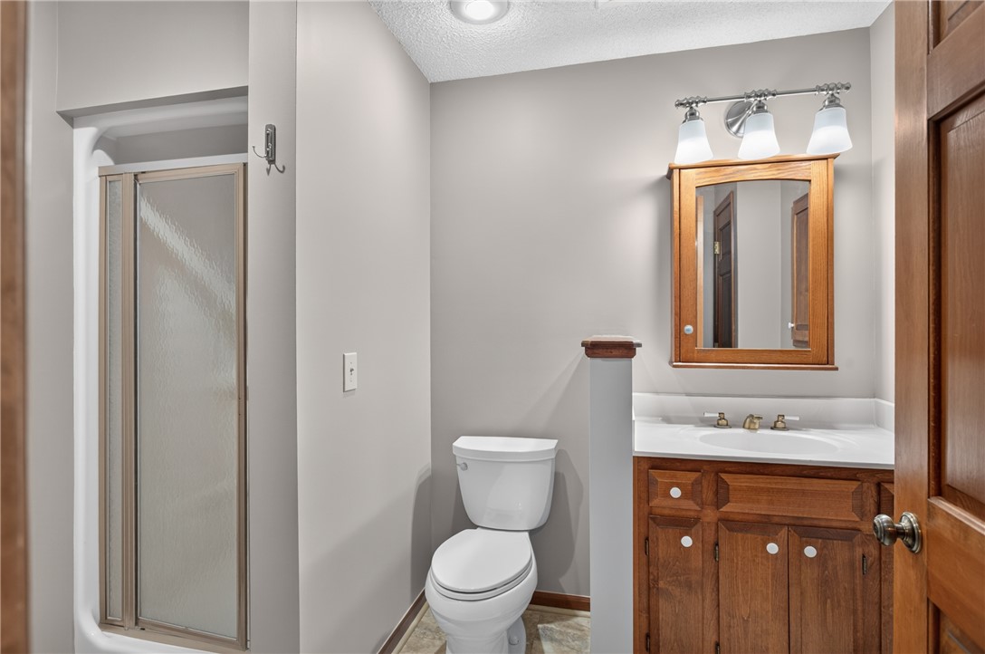 12 Lookout Lane Salem, SC 29676 - Photo 19 of 47 Well-appointed bathroom featuring a shower and jetted tub.
