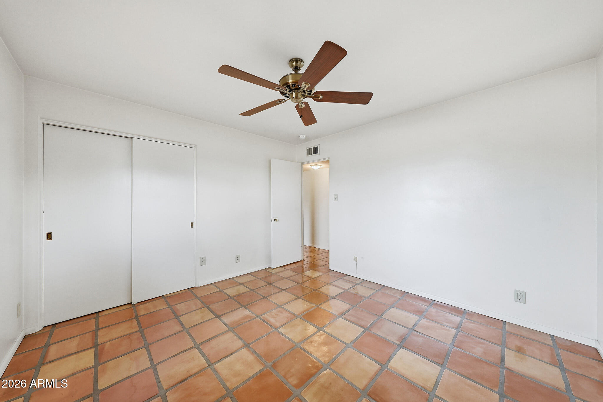 2215 West Earll Drive Phoenix, AZ 85015 - Photo 20 of 55 a view of a big room with carpet