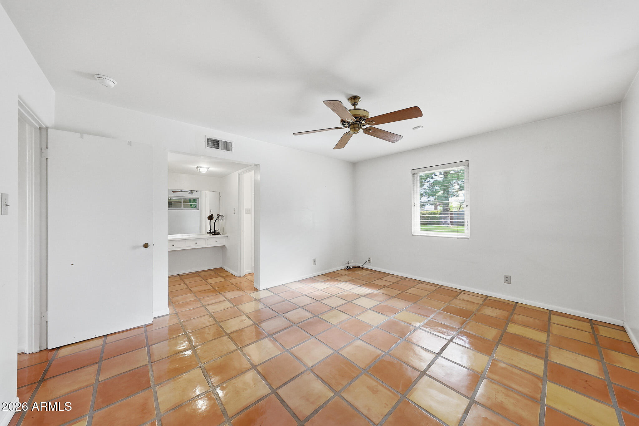 2215 West Earll Drive Phoenix, AZ 85015 - Photo 24 of 55 a view of a livingroom with a workspace