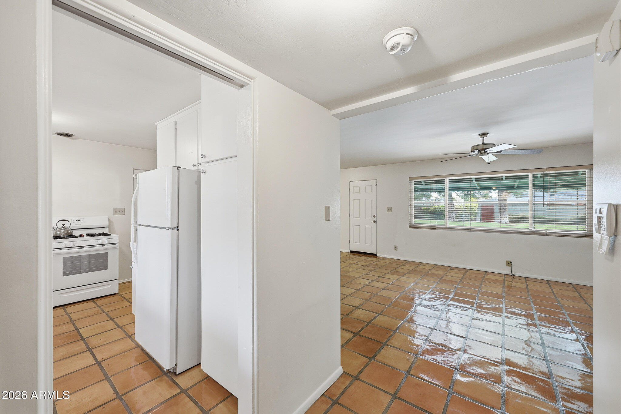 2215 West Earll Drive Phoenix, AZ 85015 - Photo 5 of 55 B (1)