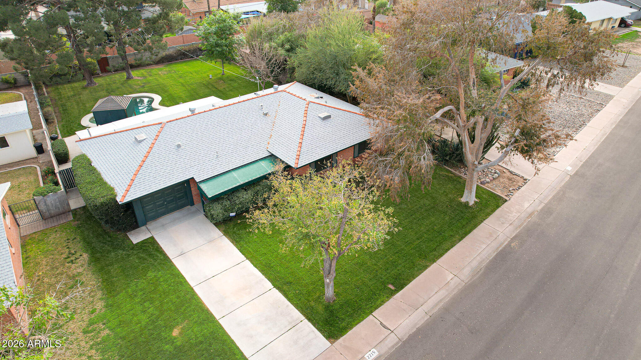 2215 West Earll Drive Phoenix, AZ 85015 - Photo 54 of 55 a view of a back yard of the house