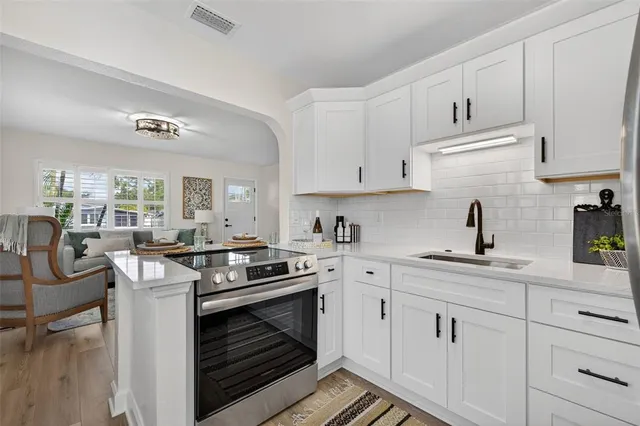 $2,000 | 486 49th Avenue North, St. Petersburg, FL 33703