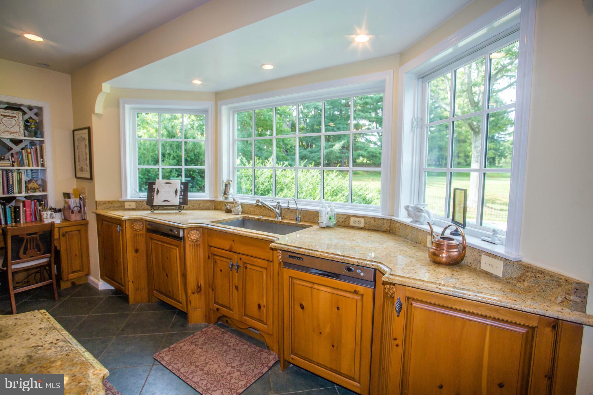 12910 Esworthy Road North Potomac, MD 20878 - Photo 8 of 30 Kitchen