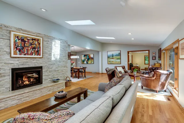 $899,000 | 208 Saratoga Circle, Madison, WI 53705