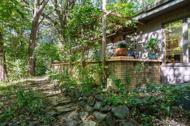 $899,000 | 208 Saratoga Circle, Madison, WI 53705