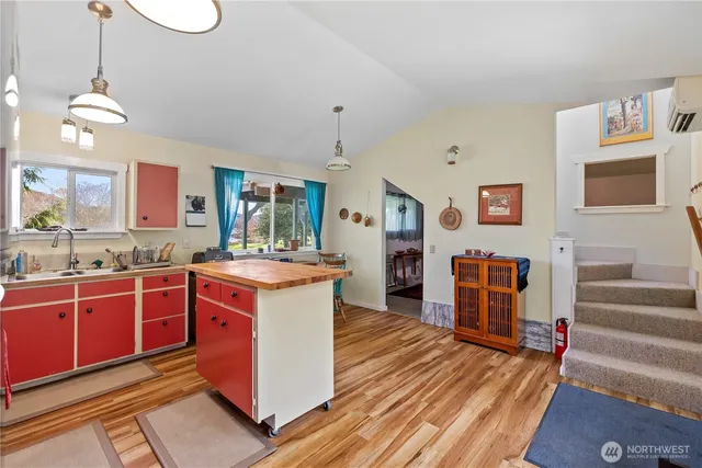 $1,610,000 | 401 Summit Lake Shore Road Northwest, Olympia, WA 98502