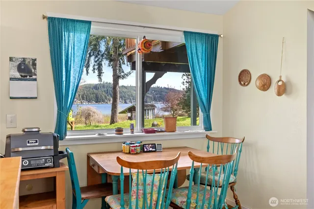 $1,610,000 | 401 Summit Lake Shore Road Northwest, Olympia, WA 98502