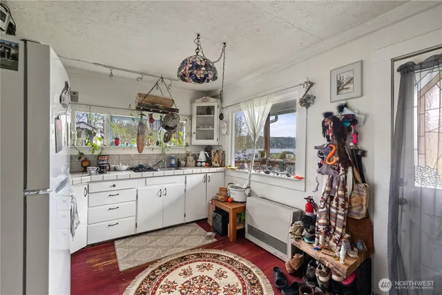 $1,610,000 | 401 Summit Lake Shore Road Northwest, Olympia, WA 98502