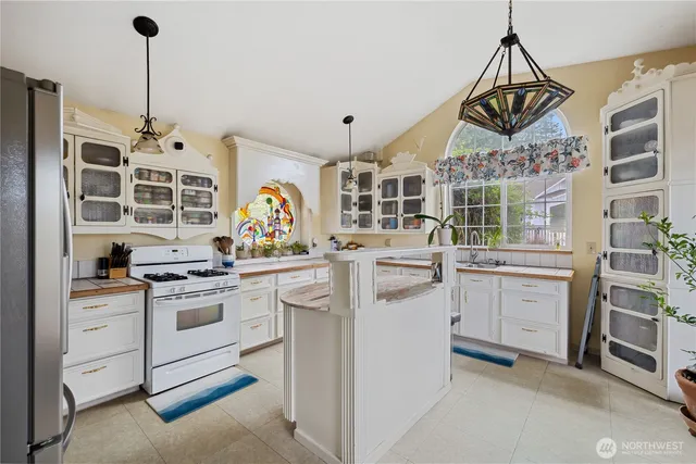 $1,610,000 | 401 Summit Lake Shore Road Northwest, Olympia, WA 98502